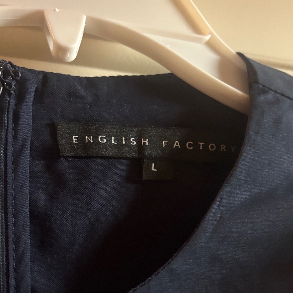 NWOT English Factory Contrast Scalloped trim cotton top - Picture 4 of 6